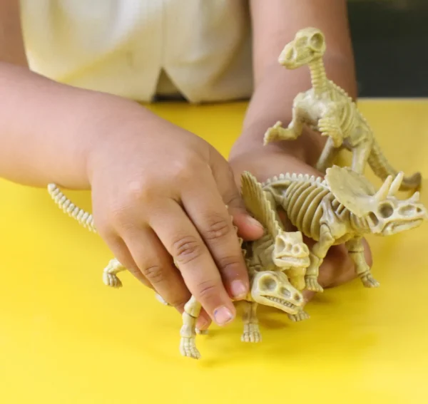 6-Piece Realistic Toy Dinosaur Skeleton Bones Set - Ideal for Pretend Play